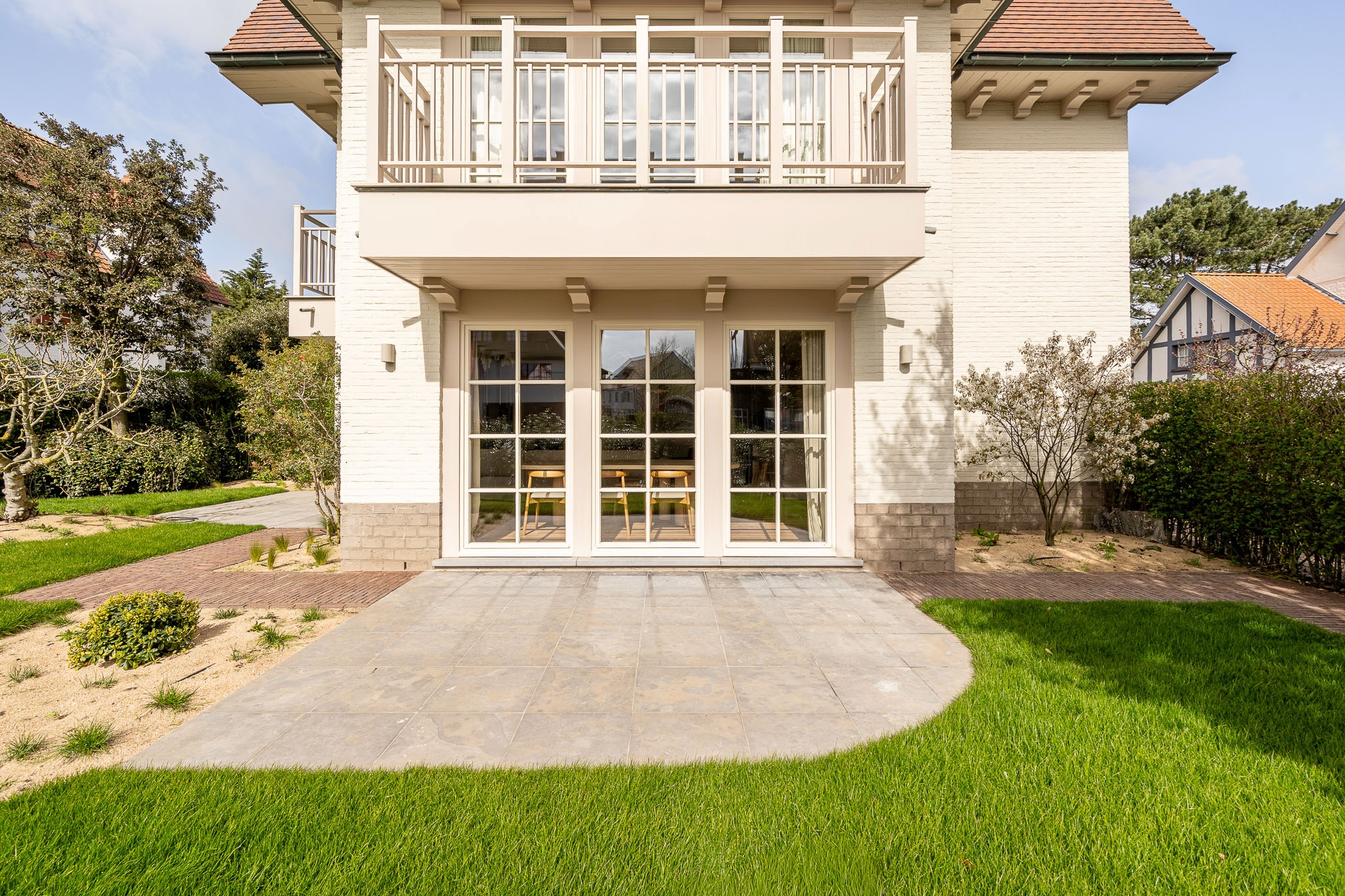 Prachtig gerenoveerde  halfopen woning op topligging nabij centrum, zee en strand 