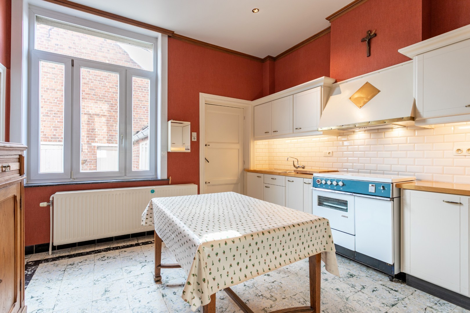 Karaktervolle, te renoveren herenhuis met enorm potentieel te Gooik 