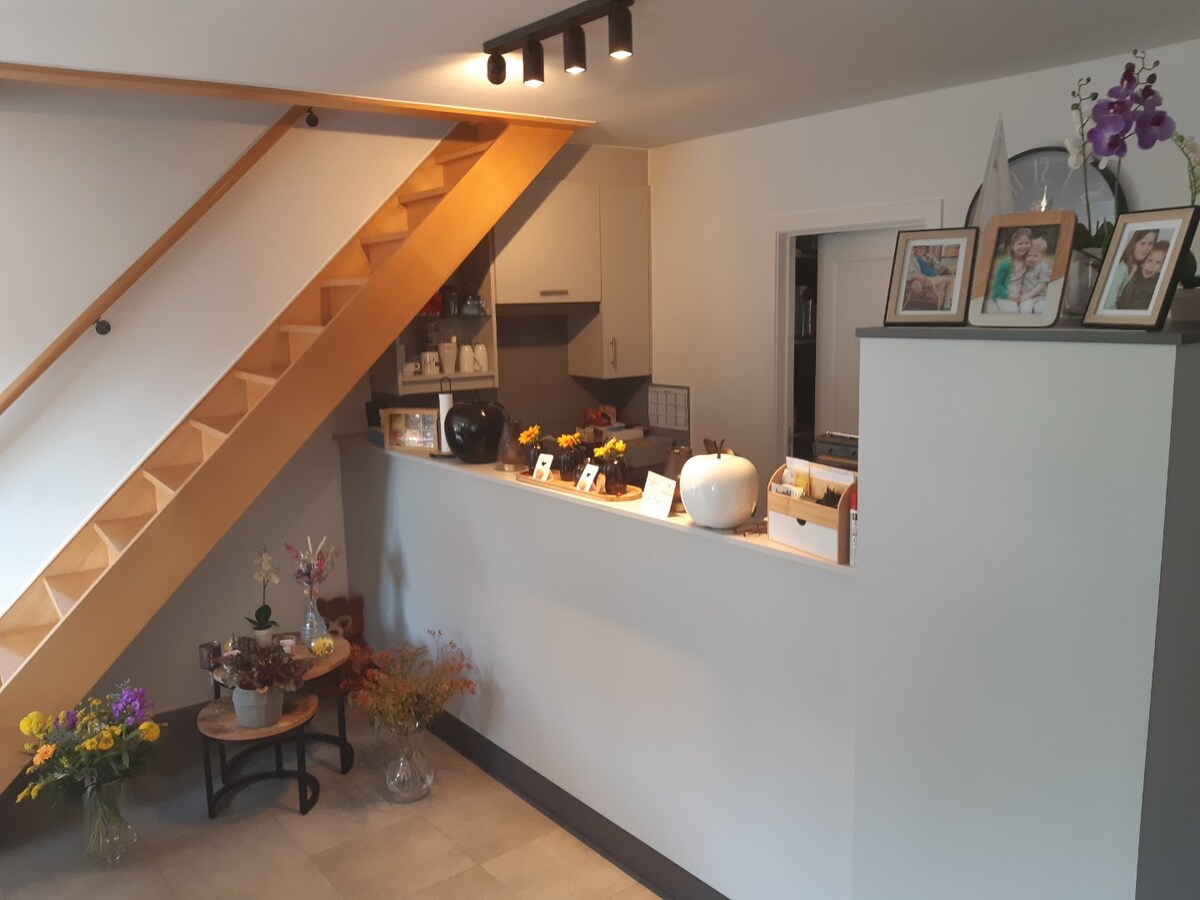 Ruim duplex 2 slpk-appartement in centrum Gavere. 