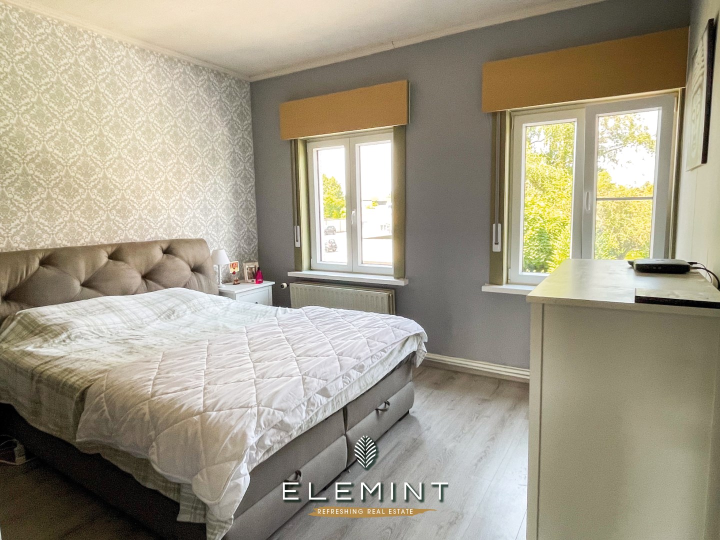 Klassevol en luxueus gerenoveerde hoekwoning op wandelafstand centrum Zwevegem 