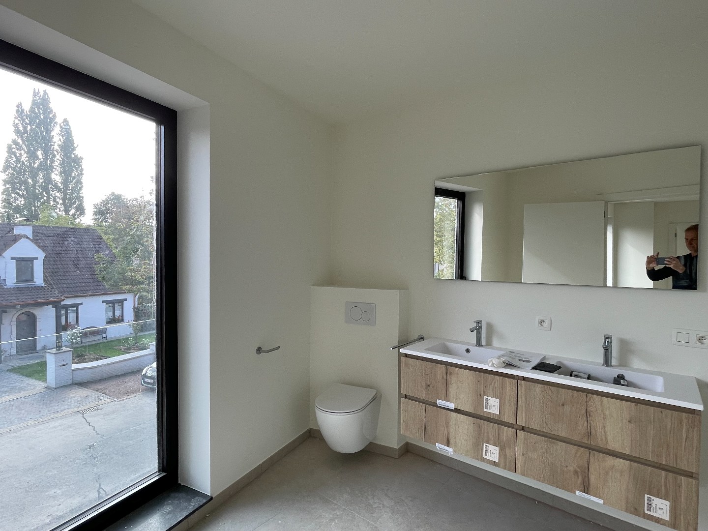 Nieuwbouwwoning met 3 slaapkamers inpandige garage , terras en tuin 