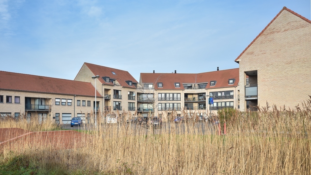 Subliem gelijkvloersappartement met grote tuin - Lissewege 