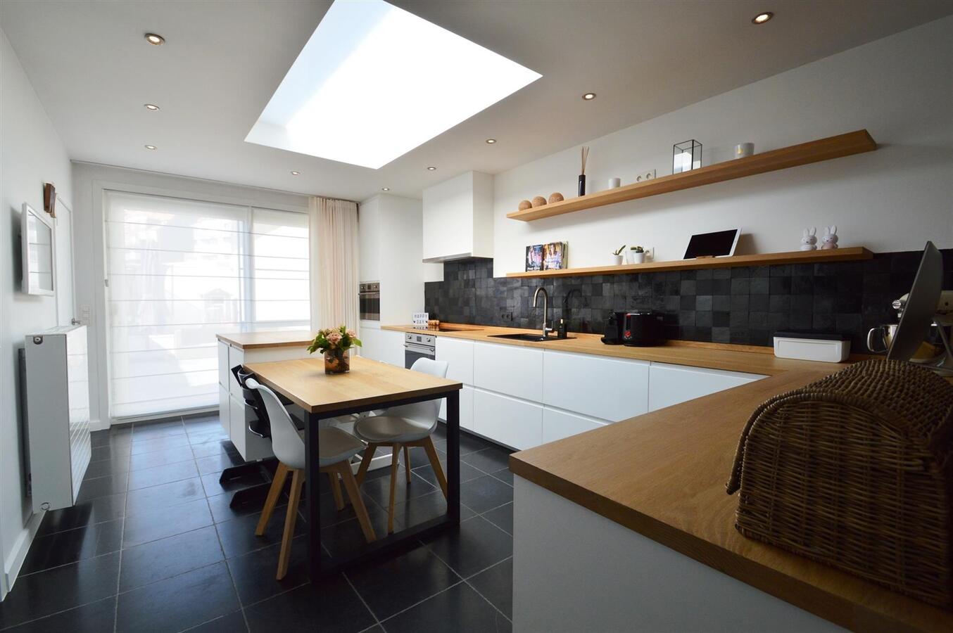 Klassevol gerenoveerde gezinswoning met tuin - Heist 