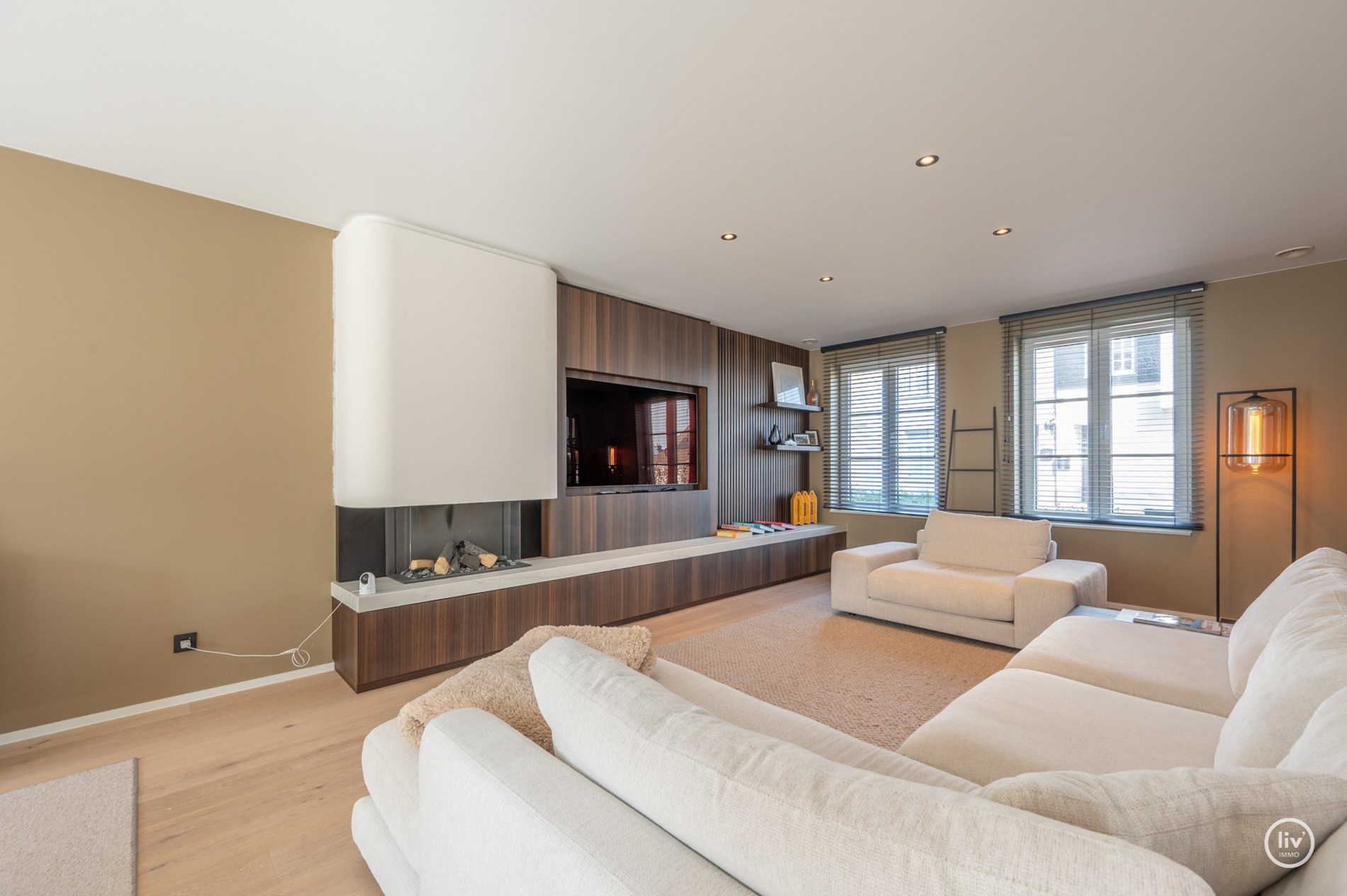 Prachtige halfopen woning met 5 slaapkamers en mooie tuin gelegen in Knokke. 