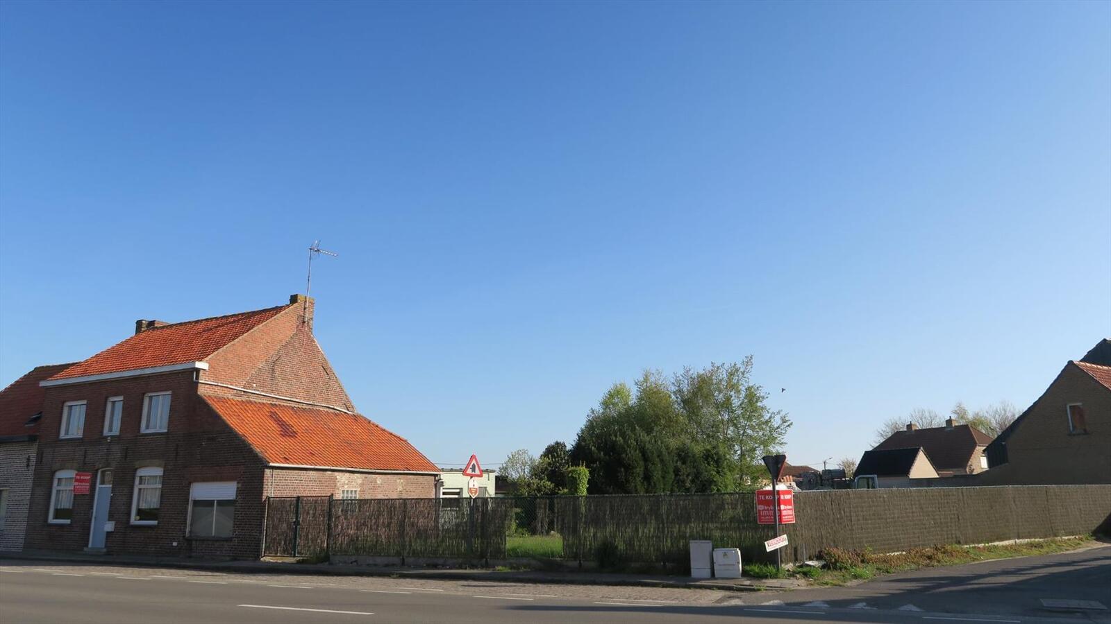 Verrassend ruime halfopen woning op  850 m² 