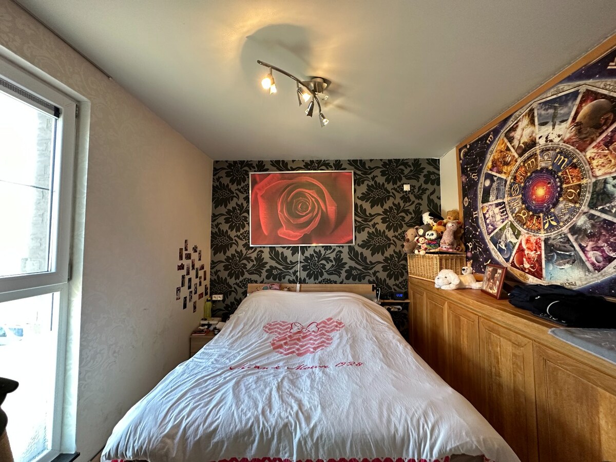 Ruim appartement met twee slaapkamers op de Markt van Houthulst 