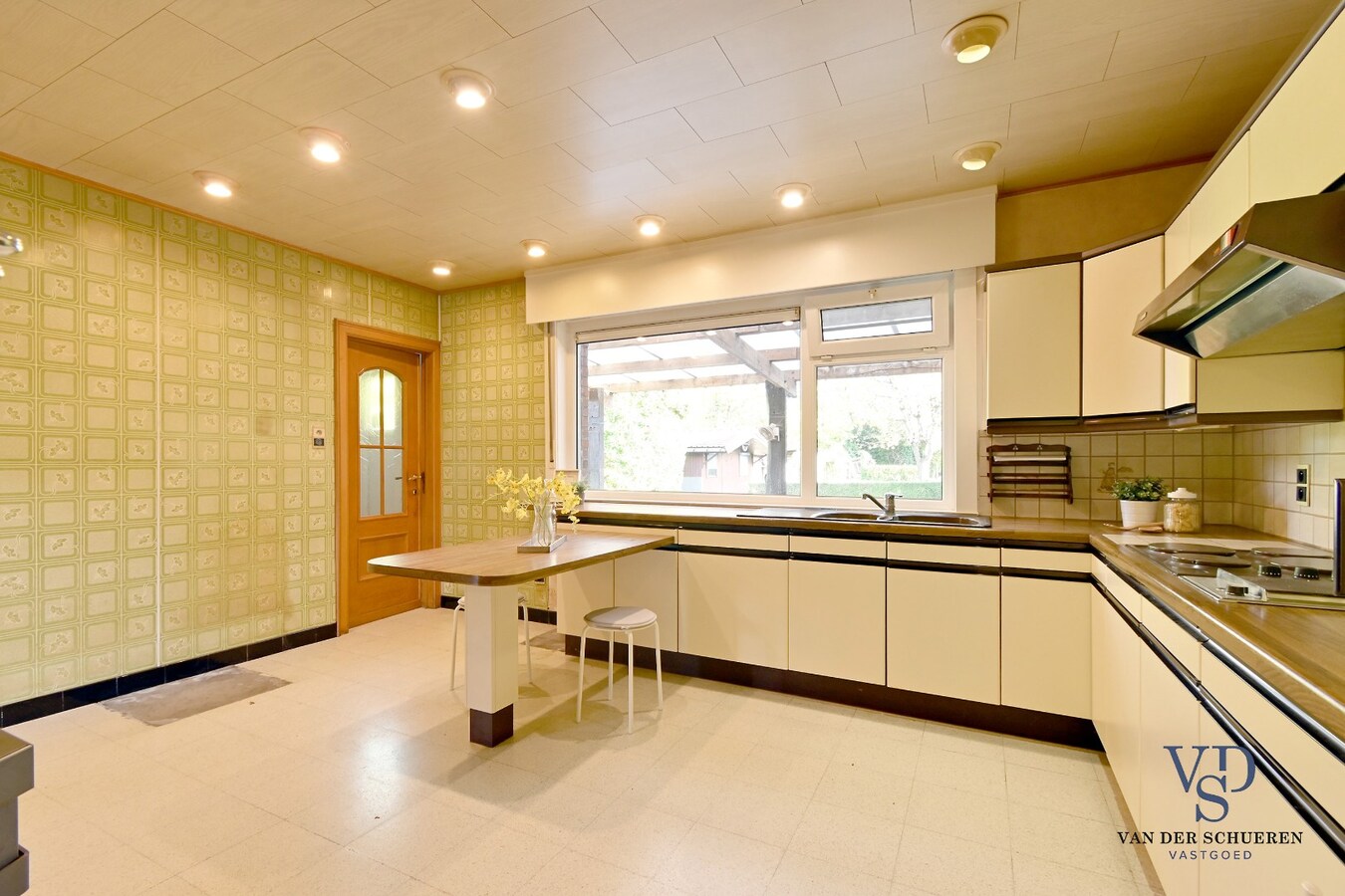 Te renoveren halfopen bebouwing in Deurle 