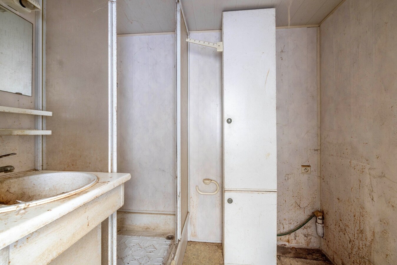 Te renoveren woning met 2 slpk en stadstuin 