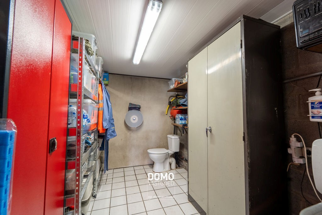 RUIME WONING VAN BOUWJAAR 2008 MET EPC LABEL B, 3 SLAAPKAMERS EN EEN HANGAR TE DIEPENBEEK 