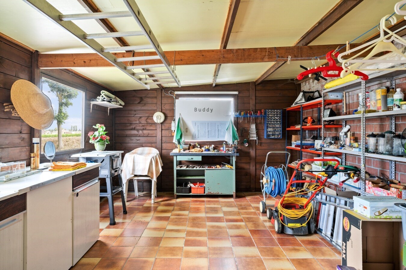 Goed onderhouden gelijkvloerswoning op ruim perceel van 700m² 