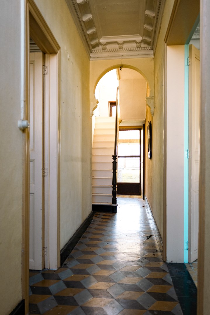 Te renoveren / herop te bouwen pand op 1.041 m² met zicht op achterliggende weilanden te Ronsele 