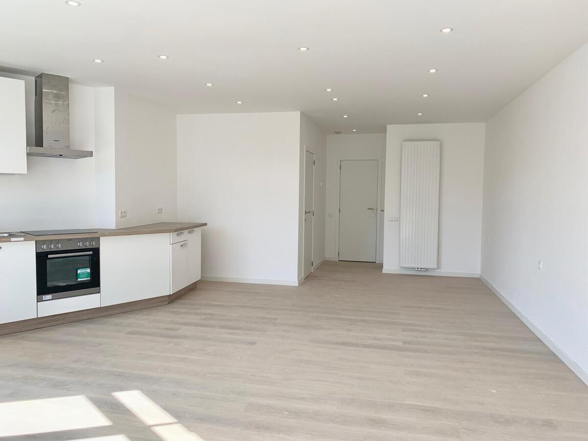 COMPLEET GERENOVEERDE LICHTRIJKE RUIME STUDIO OP TOPLIGGING CENTRUM 