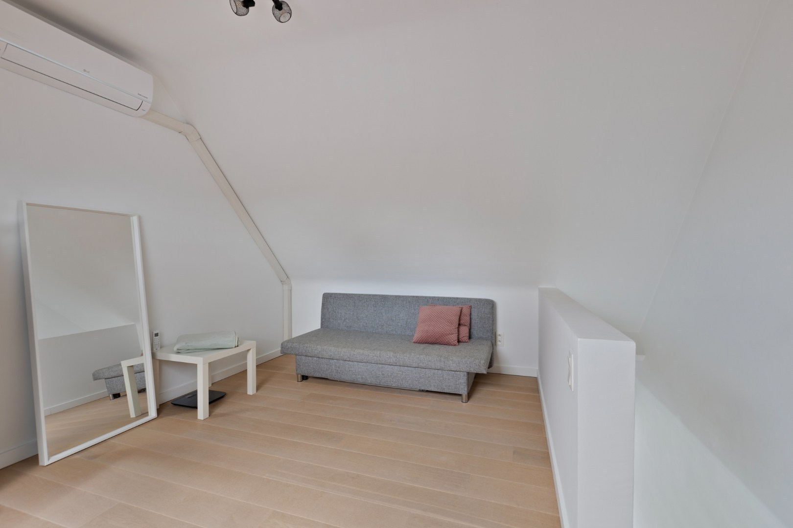 Luxueus dakappartement met uitzonderlijk terras in Geel-centrum 