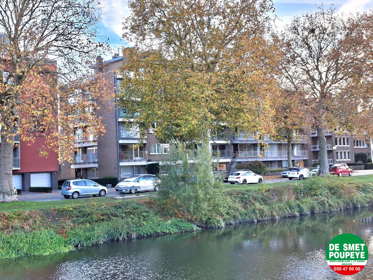 Vernieuwd hoekappartement 