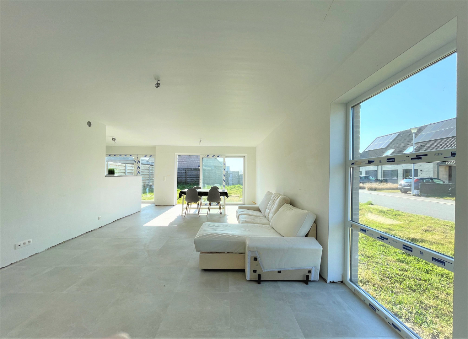 VERKOCHT Nieuwbouwwoning met 3 slaapkamers en garage op 370m² 