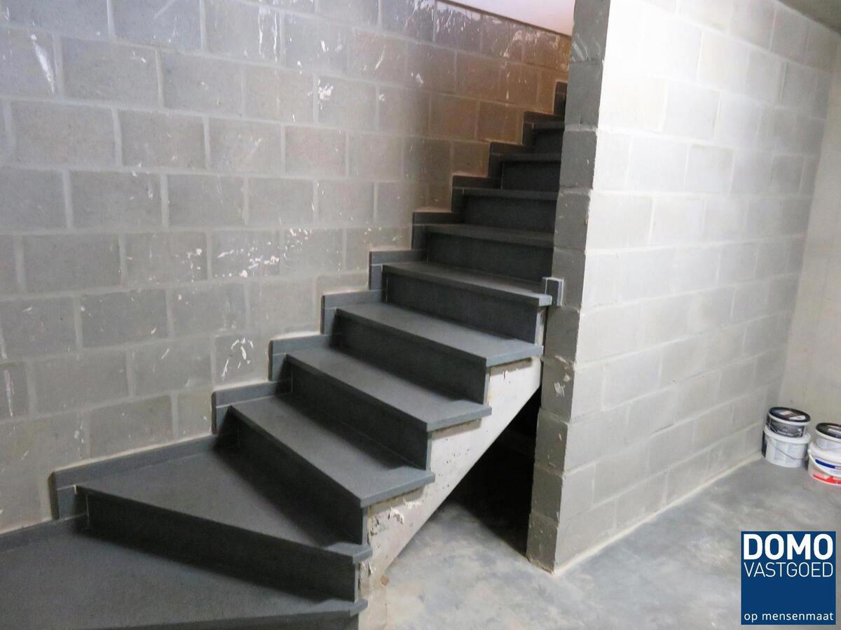 Ruime woning met 5 slaapkamers, tuin en garage 