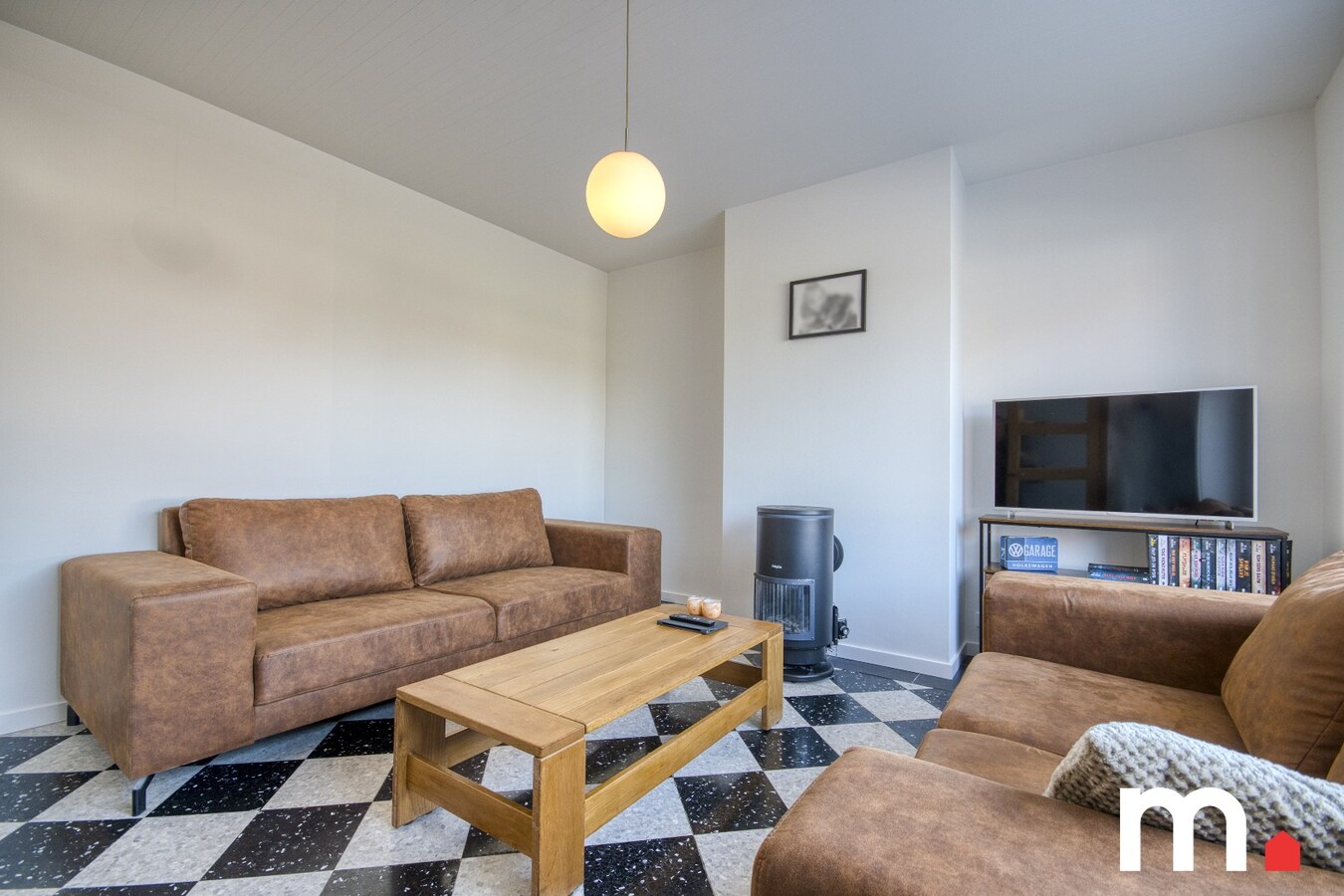 Instapklare woning te Ingelmunster met garage en uitweg achteraan! 