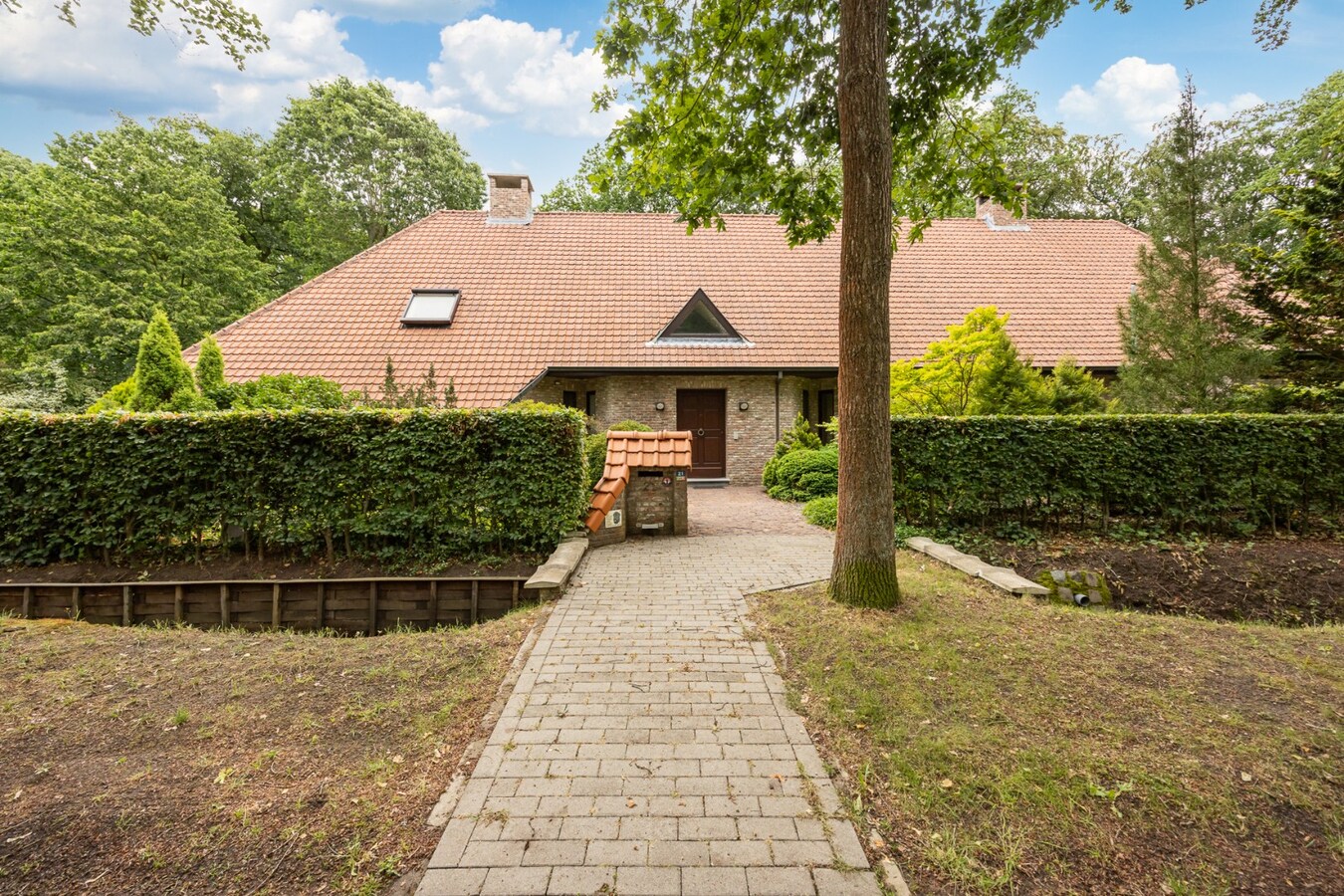 Exclusieve villa met gelijkvloerse master suite, prachtige tuin en uitzonderlijk wooncomfort 