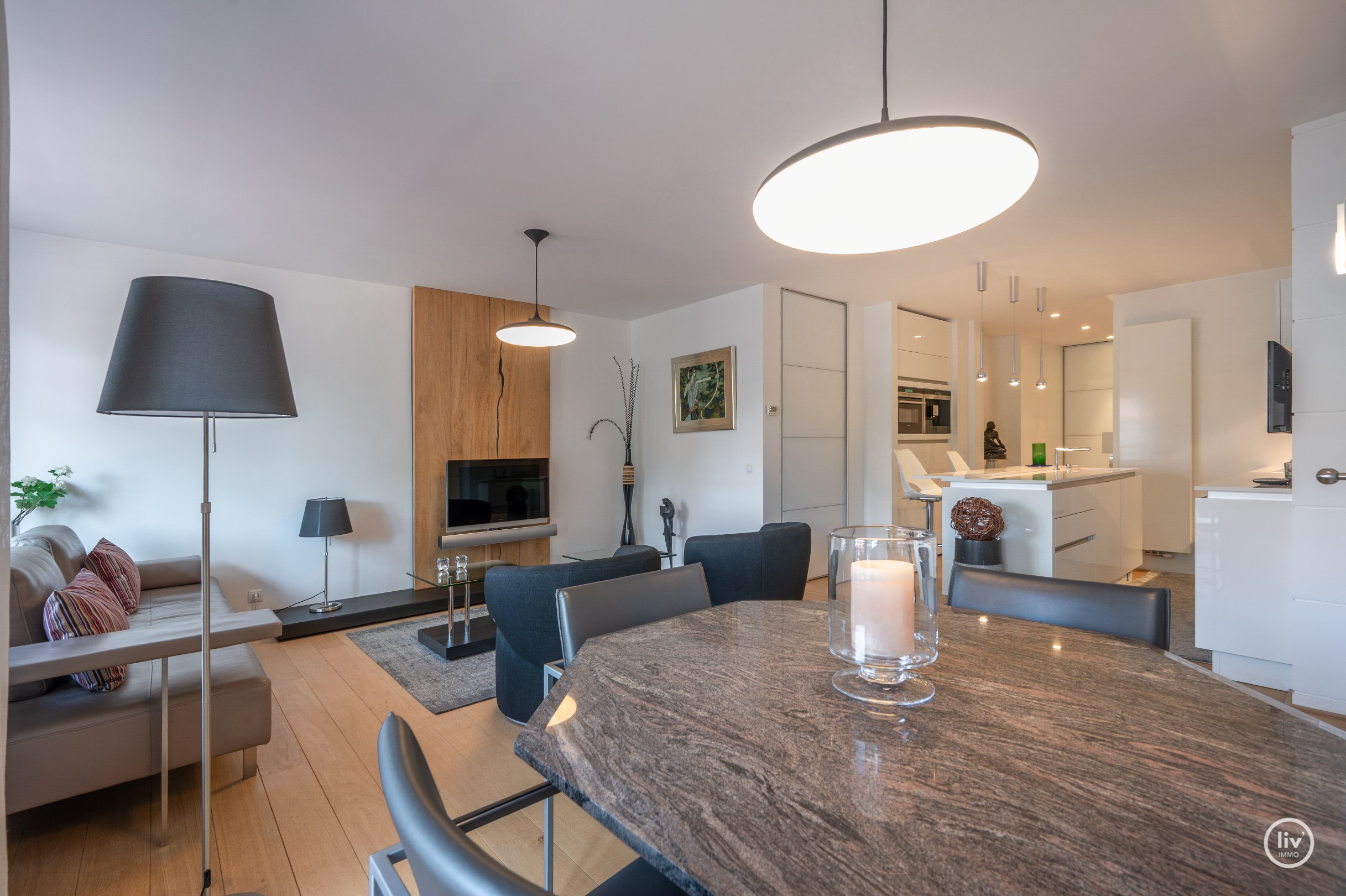 Appartement élégant et prêt à emménager avec une chambre à coucher et une terrasse ensoleillée près du Zegemeer et de la Lippenslaan. 