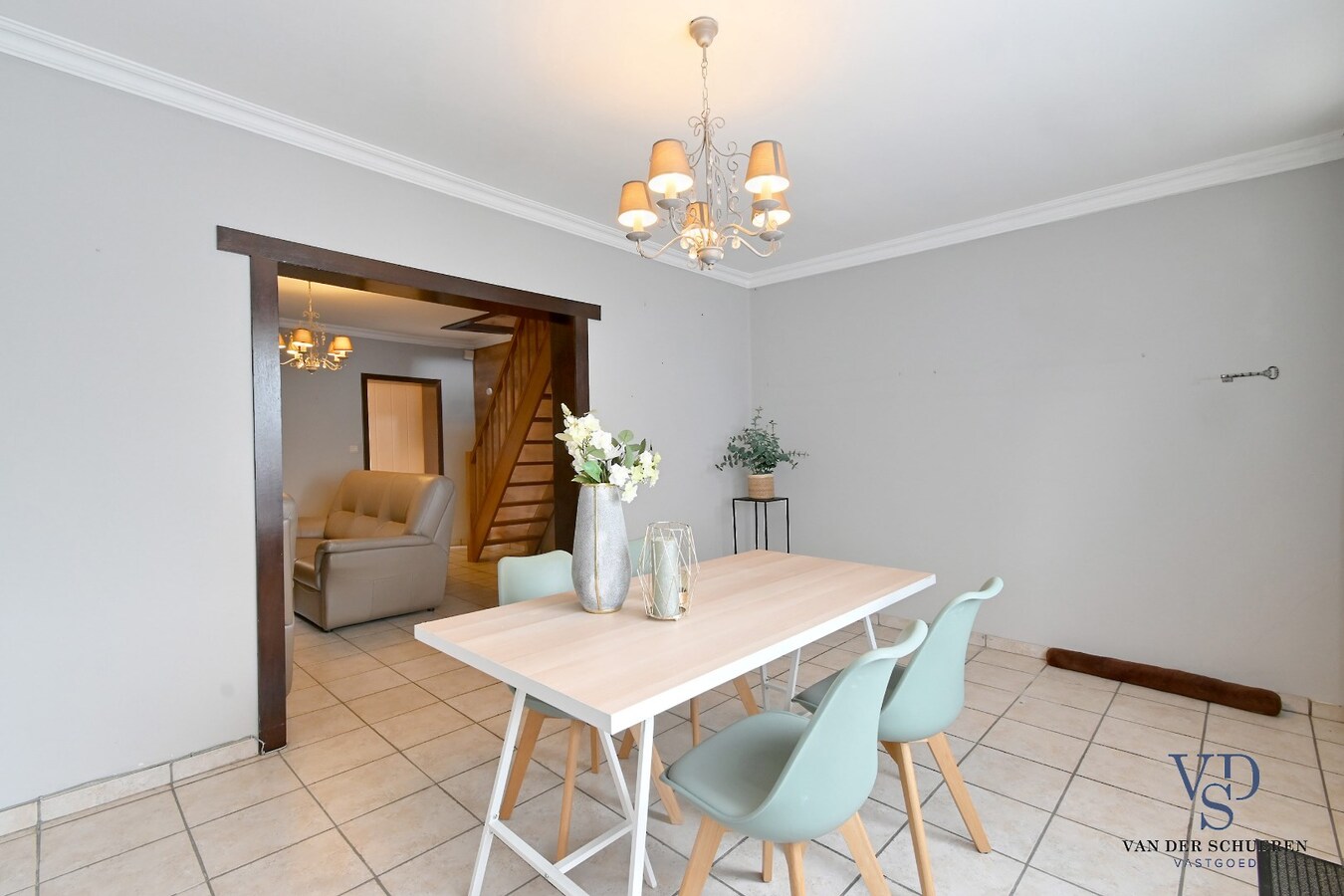 Degelijke rijwoning. 