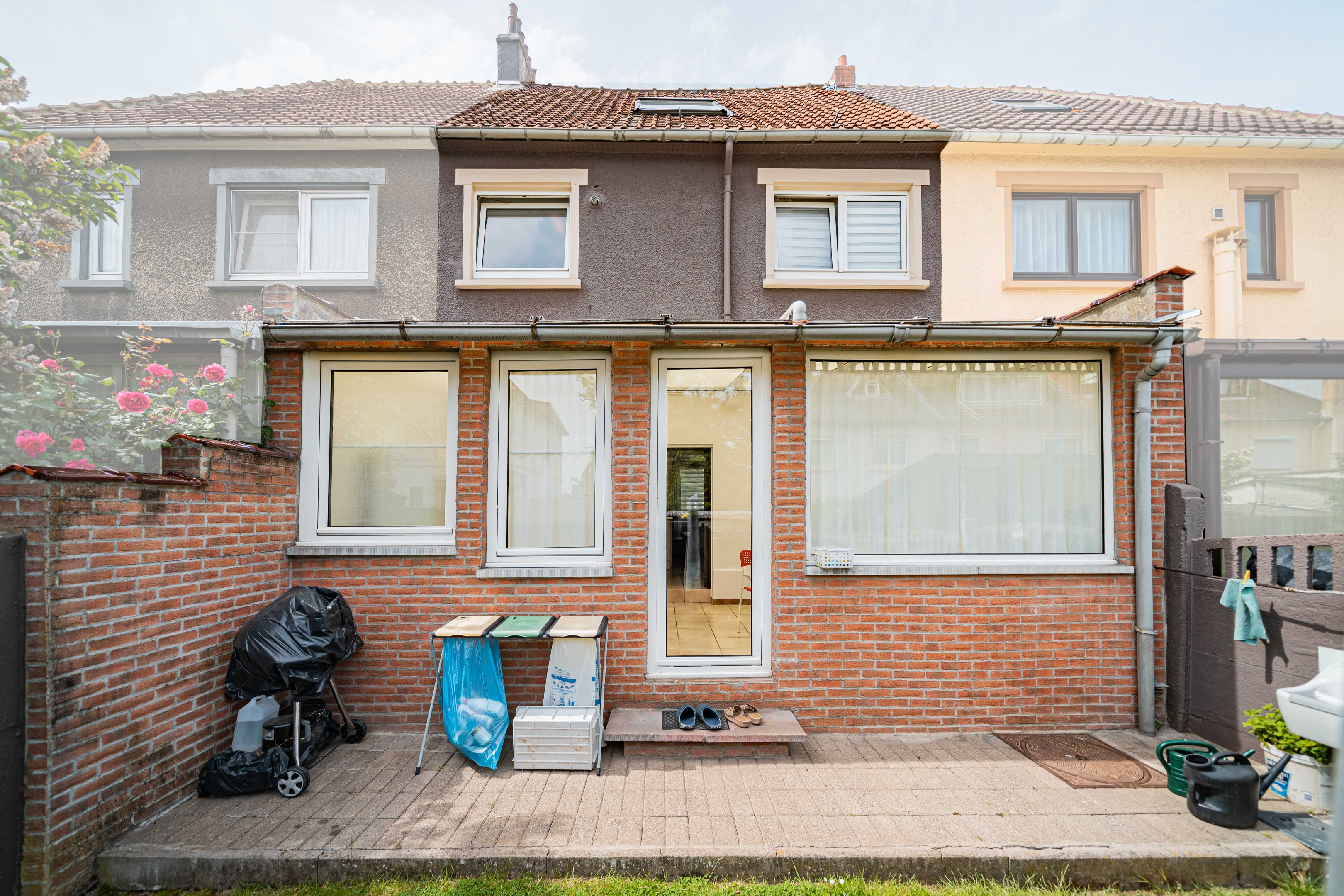 Uitzonderlijk goed onderhouden instapklare woning met 3 slaapkamers en tuin 