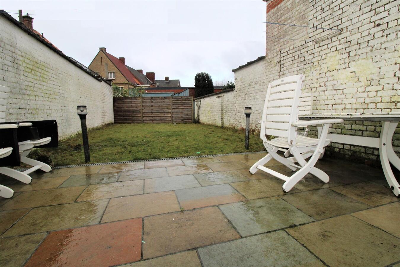 Welgelegen, comfortabel woonhuis met aangename tuin, nabij winkels 