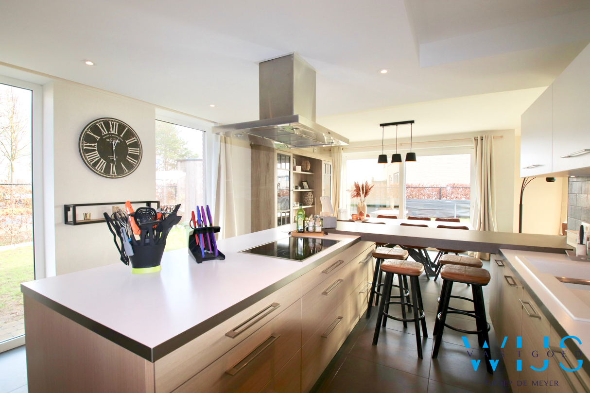 Recente ALLEENSTAANDE woning in hartje KLUIZEN 