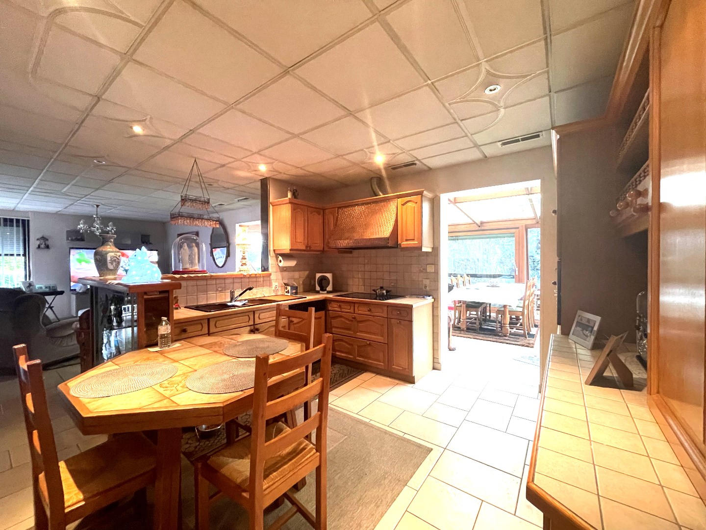 Woning met ruim magazijn op 2266 m² 