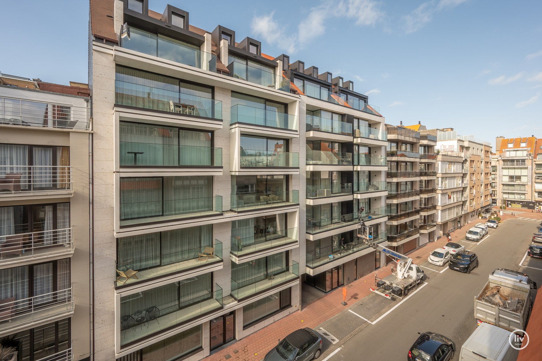 Appartement en duplex de luxe avec mezzanine, idéalement situé dans l'avenue Nellens à Knokke (avec possibilité d'acheter un box garage double intégré) 