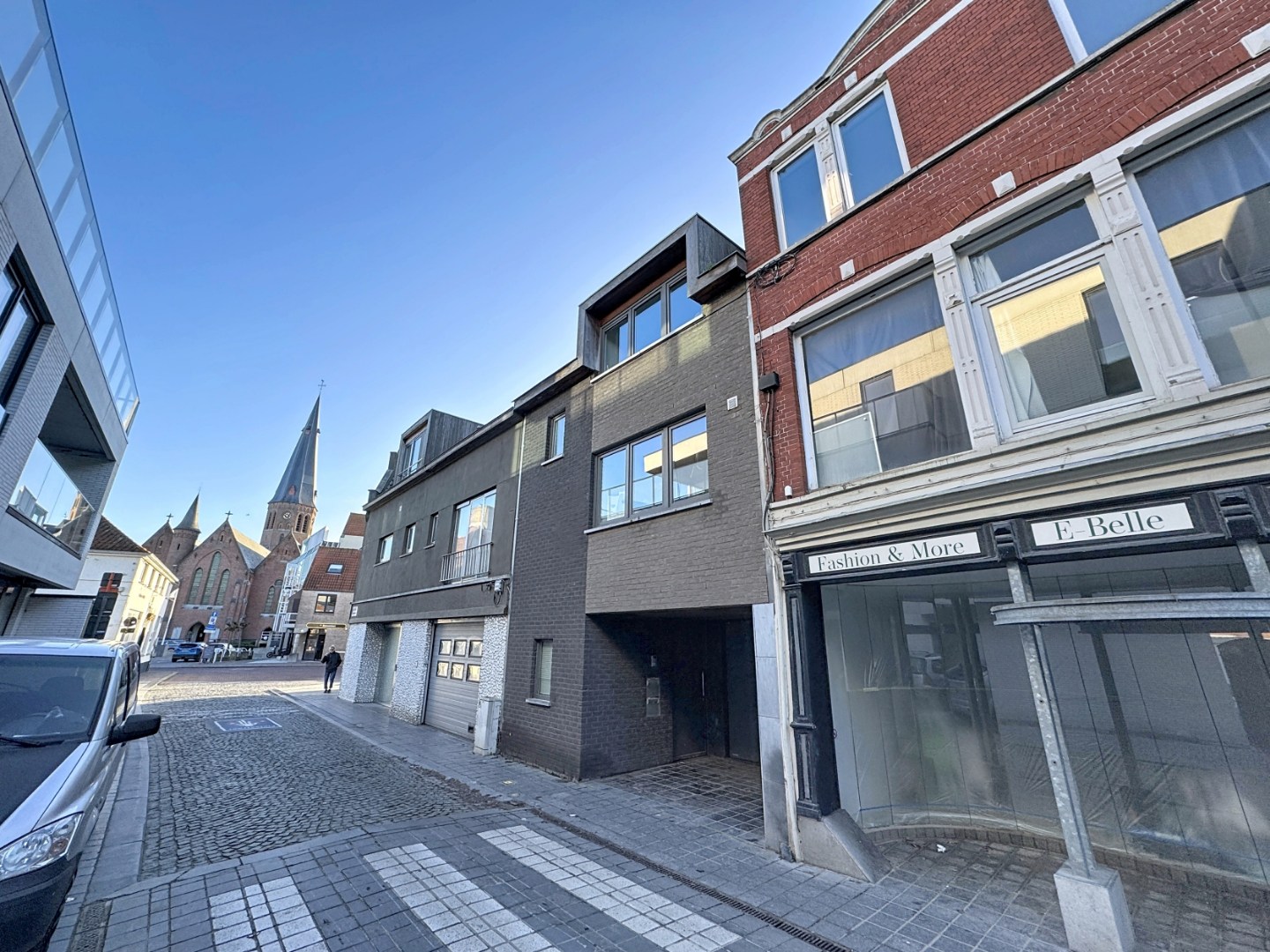 Opbrengsteigendom bestaande uit 3 appartementen + handelsgelijkvloers gelegen in het centrum 