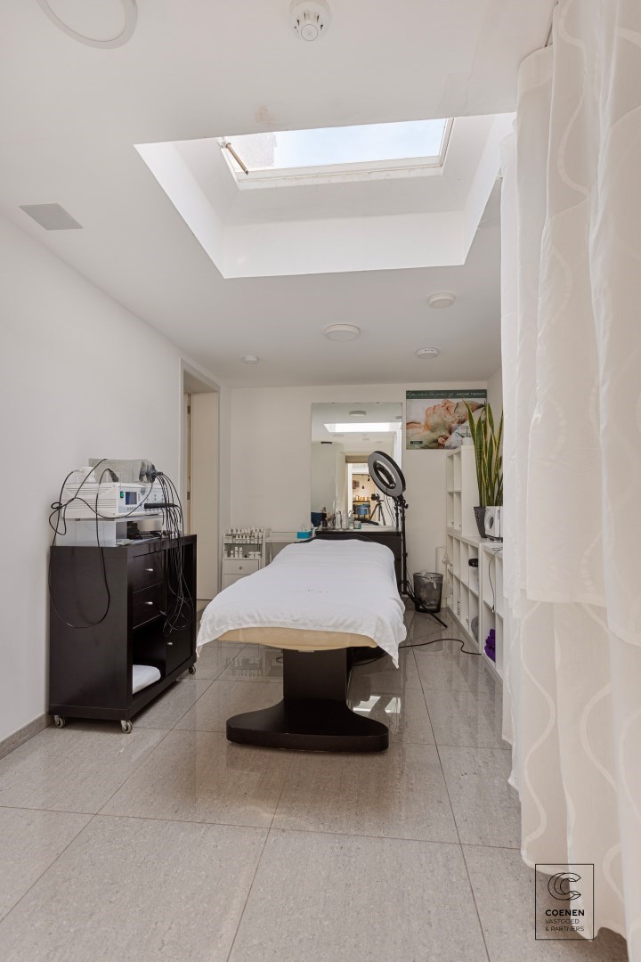 Prachtige handelsruimte met een bruikbare oppervlakte van 355 m² op een SCHITTERENDE locatie te Berchem 