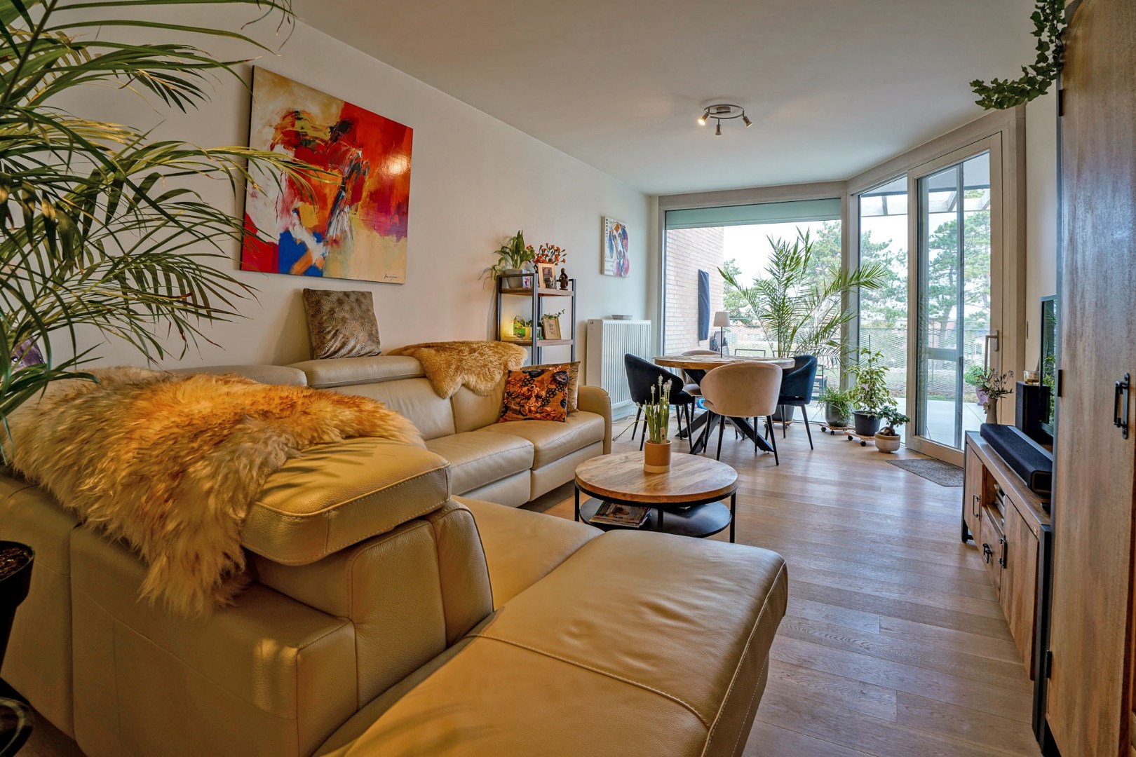 Prachtig 1-slaapkamerappartement met ruim terras (serviceflat) in Residentie Beukenhof, uniek wonen in de dorpskern van Oostduinkerke. 