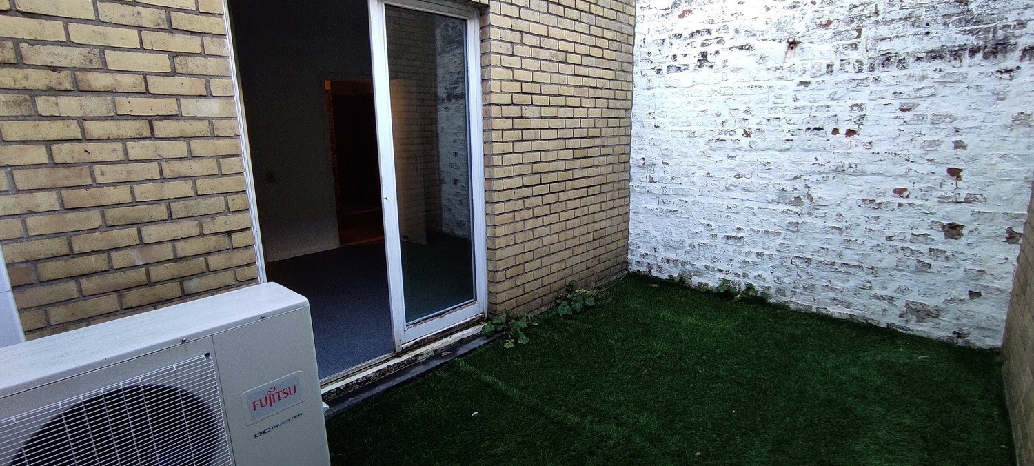 Centraal gelegen handelspand gelegen op een zeer commerciële ligging in de Lippenslaa (POP-UP MOGELIJK) 