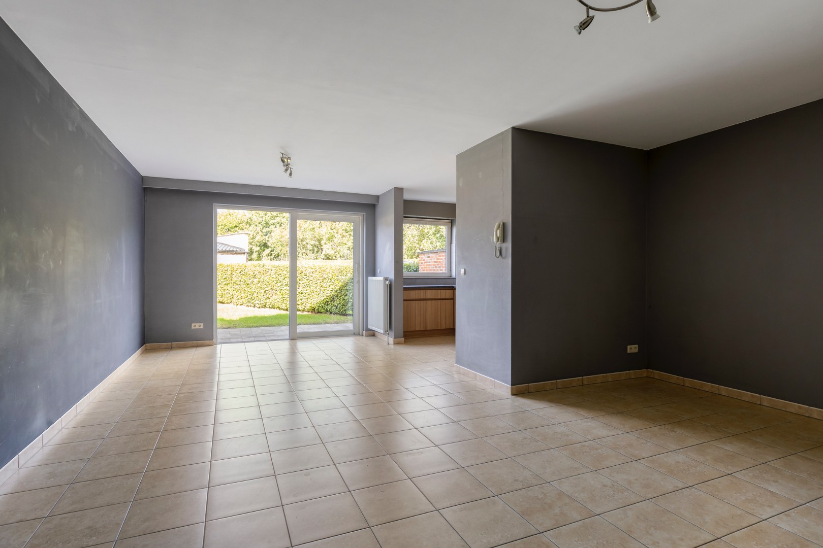 Instapklaar gelijkvloers appartement met tuin in het centrum van Geel 