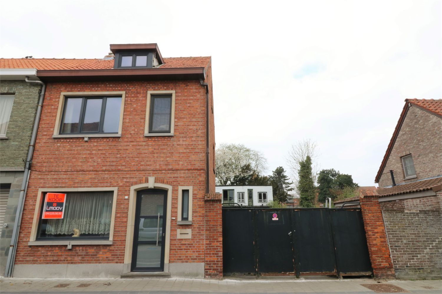 Te renoveren woning met veel mogelijkheden 