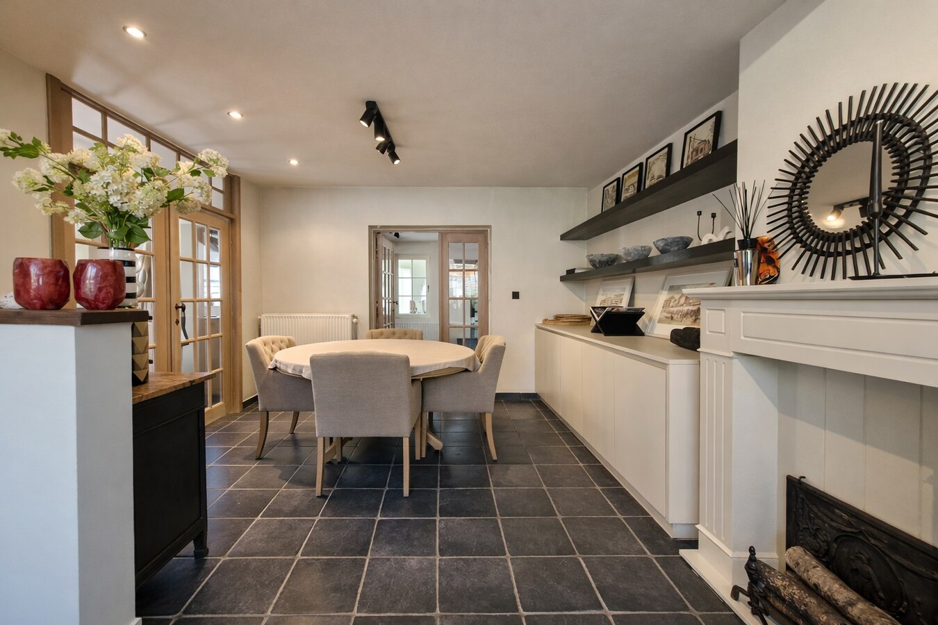 Uiterst charmante halfopen bebouwing met weidse zichten op een perceel van 2012m² 