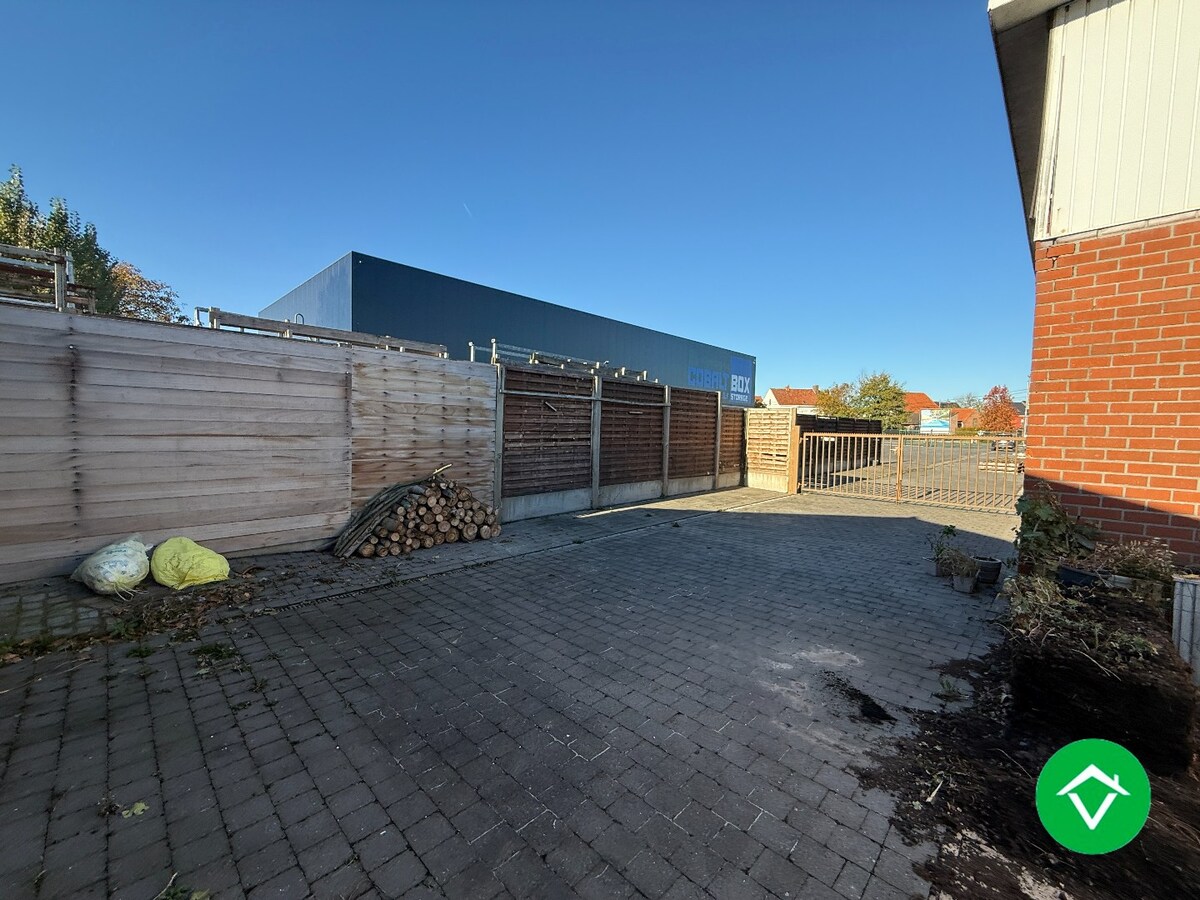 Gelijkvloerse woning met 3 slaapkamers, dubbele garage en tuin 