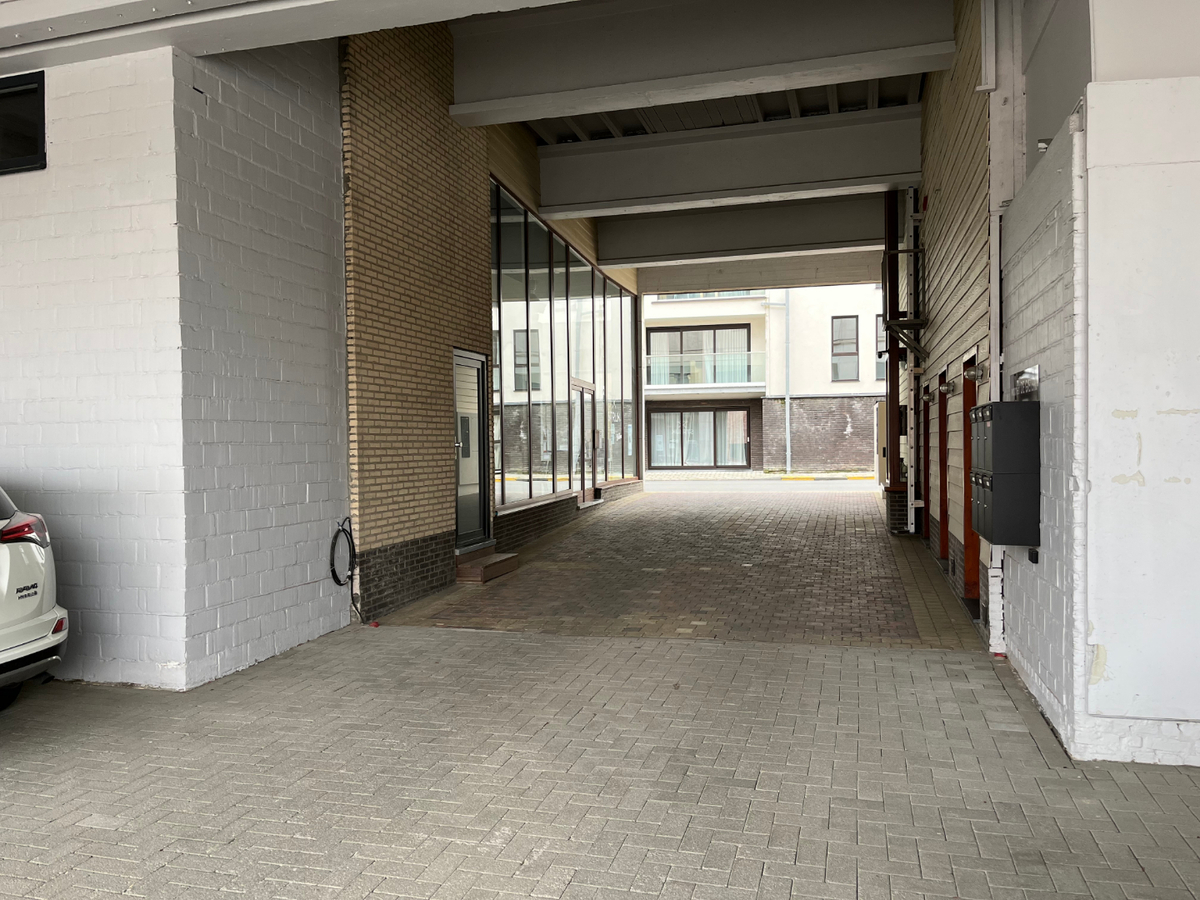 Uitstekend gelegen, overdekte parkeerplaats te centrum Gavere 