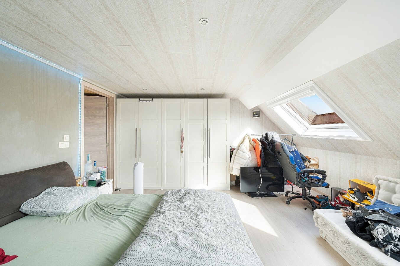 Instapklare en ruime gezinswoning met dubbele garage in het hart van Zeebrugge. 