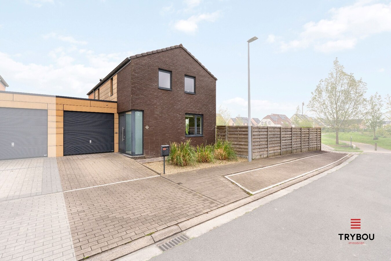 Uitstekend gelegen, halfopen bebouwing met 4 slaapkamers te Ruislede 