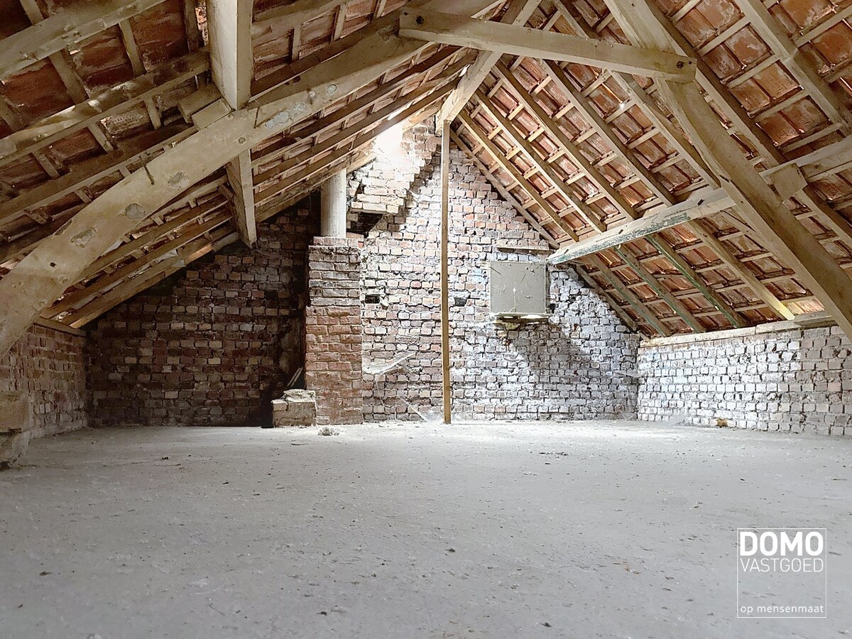 RUSTIG GELEGEN BOUWGROND MET EEN PRACHTIG GROEN UITZICHT TE WELLEN 