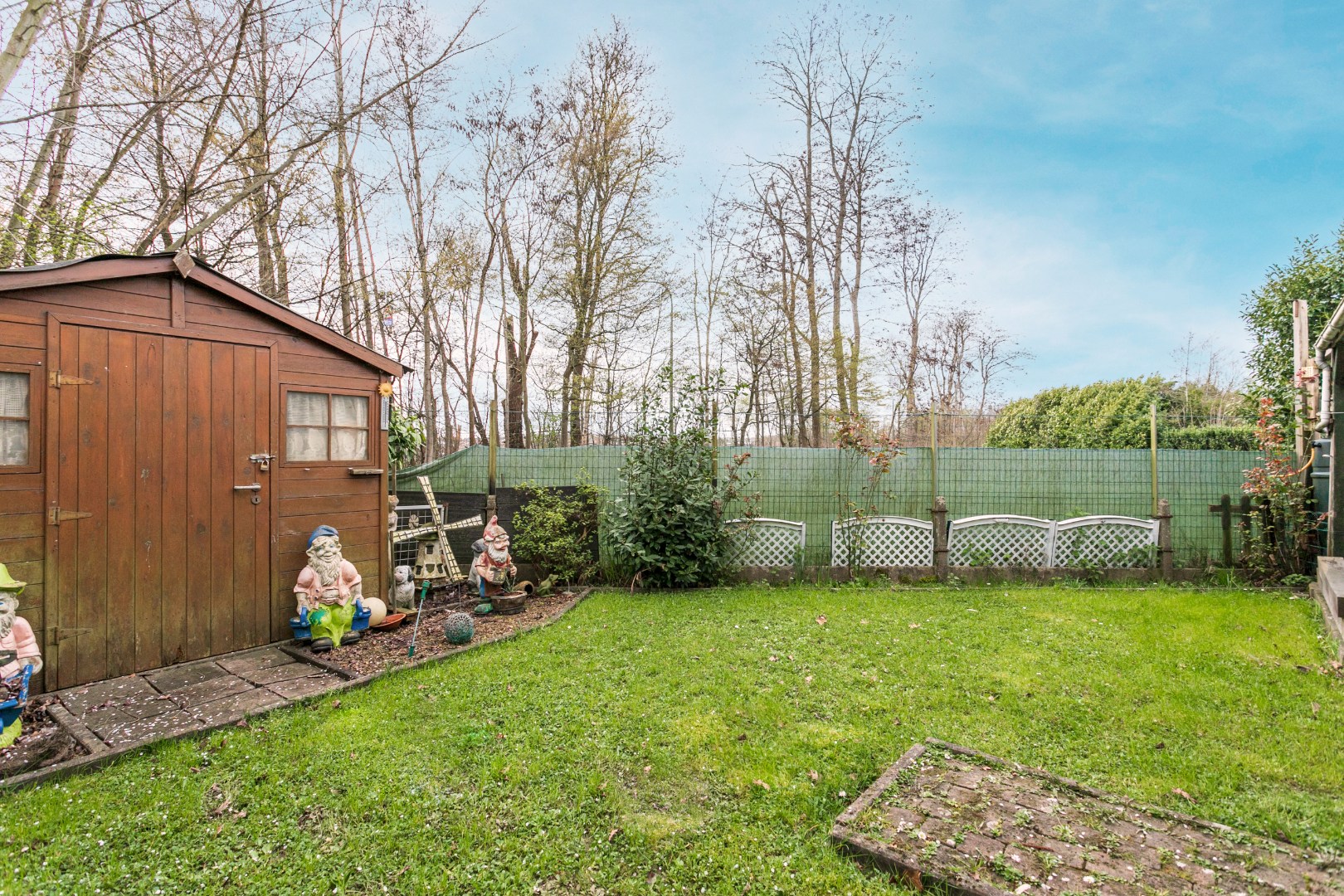 Solide woning te koop met 3 slpks, garage, veranda en tuin 