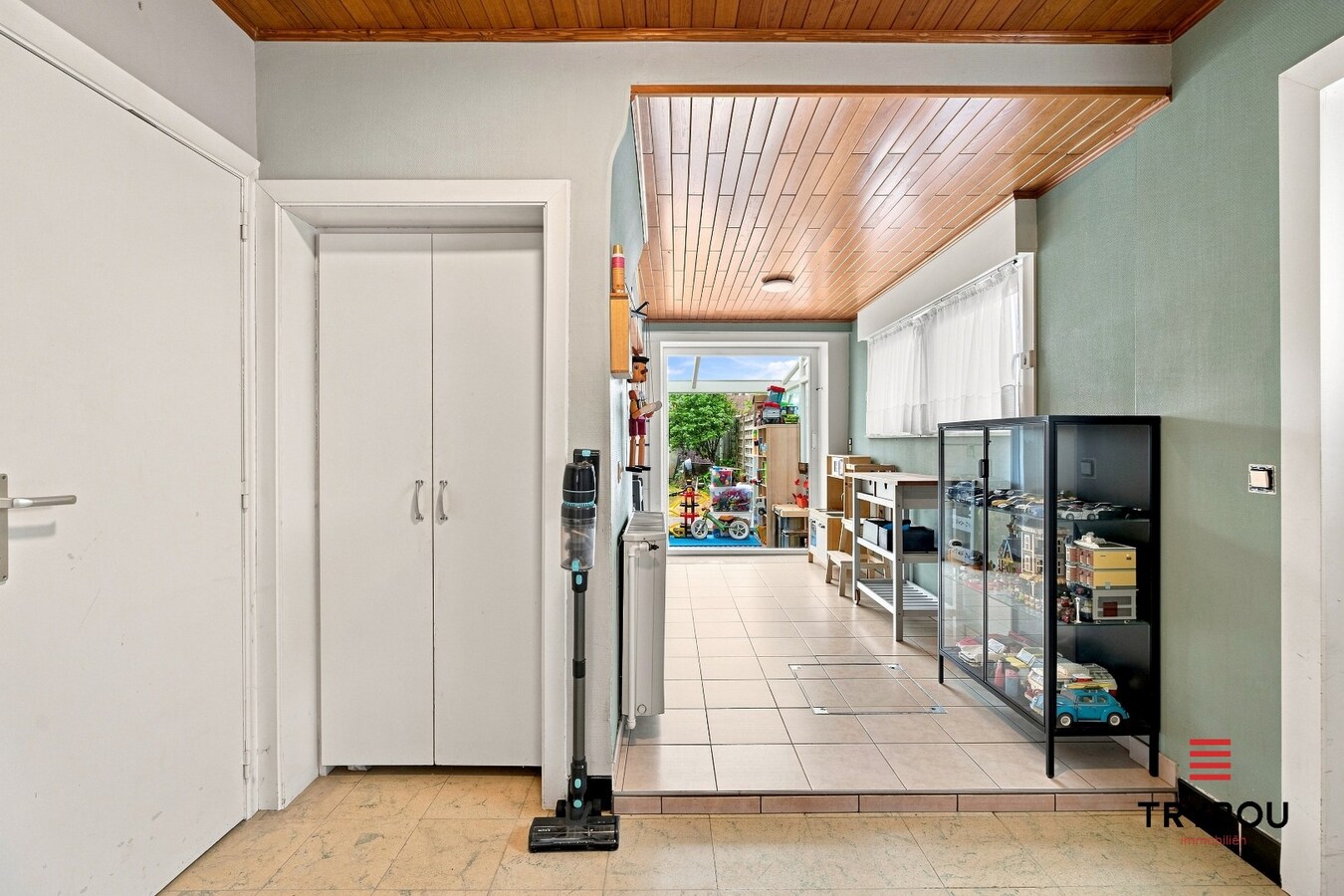 Uitstekende gelegen woning met loods en tuin! 