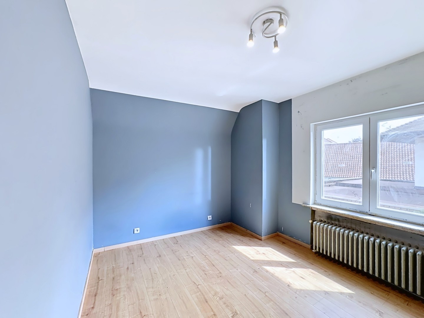 Statige villa met 4 slaapkamers en bureau 