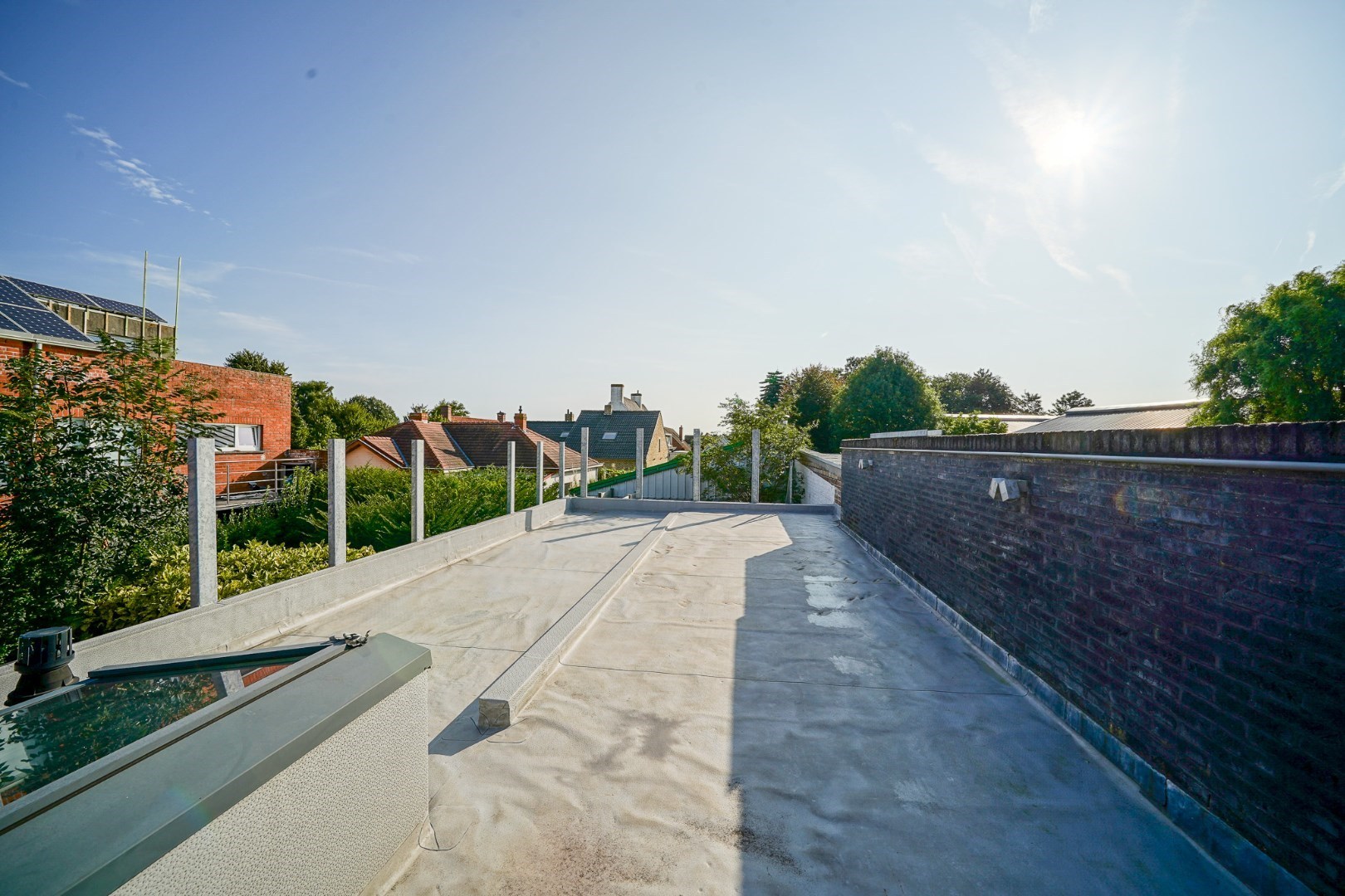 Ruime eengezinswoning in centrum Oudenburg met handelsruimte op gelijkvloers. 