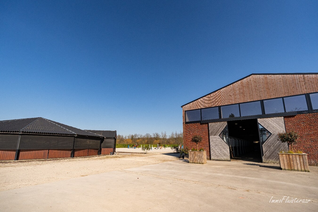Complete paardenaccommodatie met studio op ca. 1,1ha te Bree 