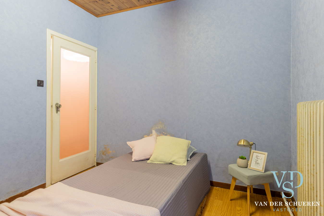 Bungalow met bijgebouw. 