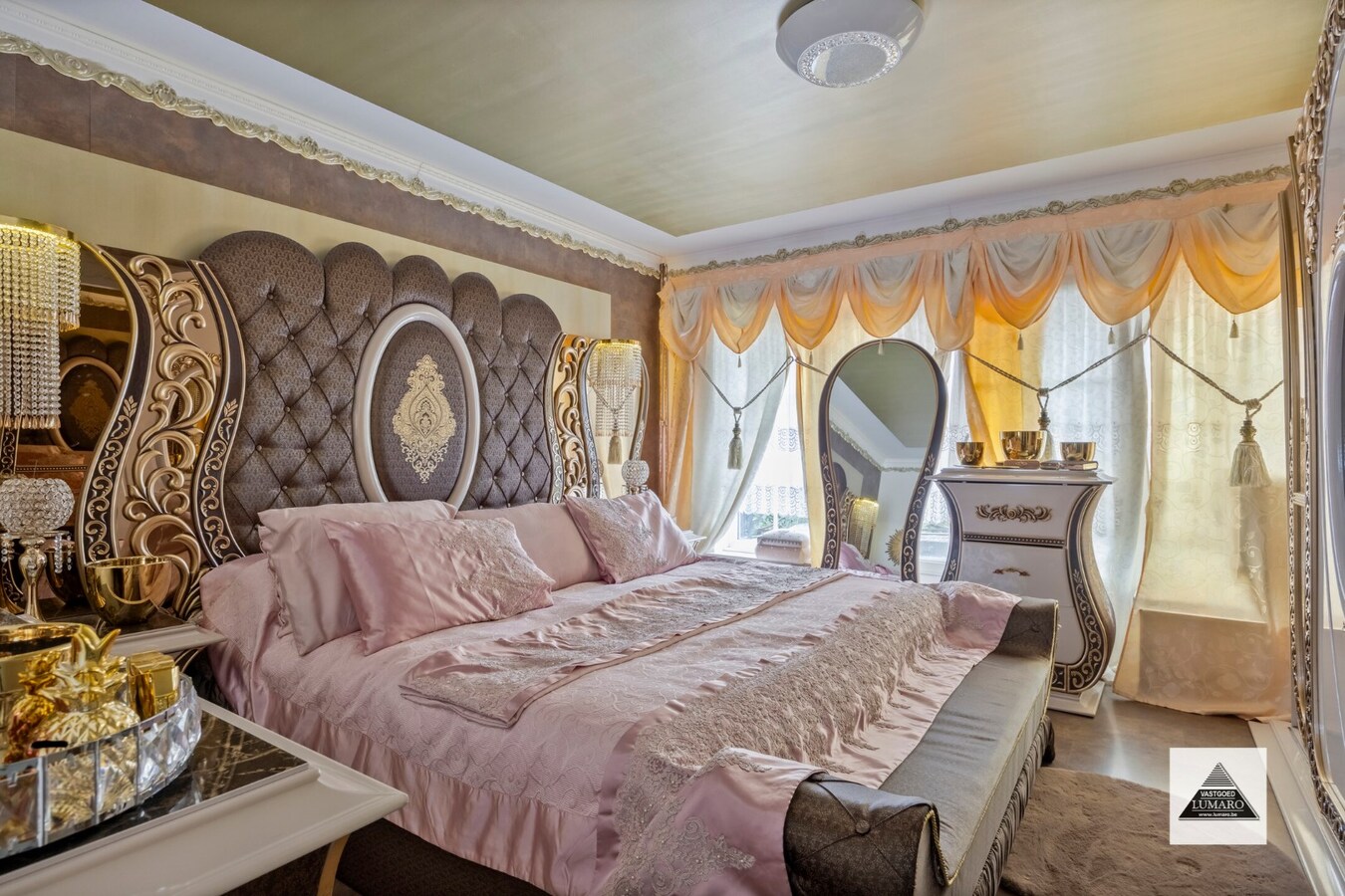 Villa / praktijk / BenB/ kamerwonen /... - Koolmijnlaan 11, Houthalen - perceel 2.700 m². 