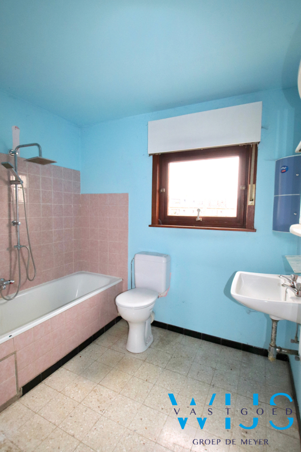 Op te frissen/te renoveren gezinswoning op TOPlocatie te ERTVELDE! 