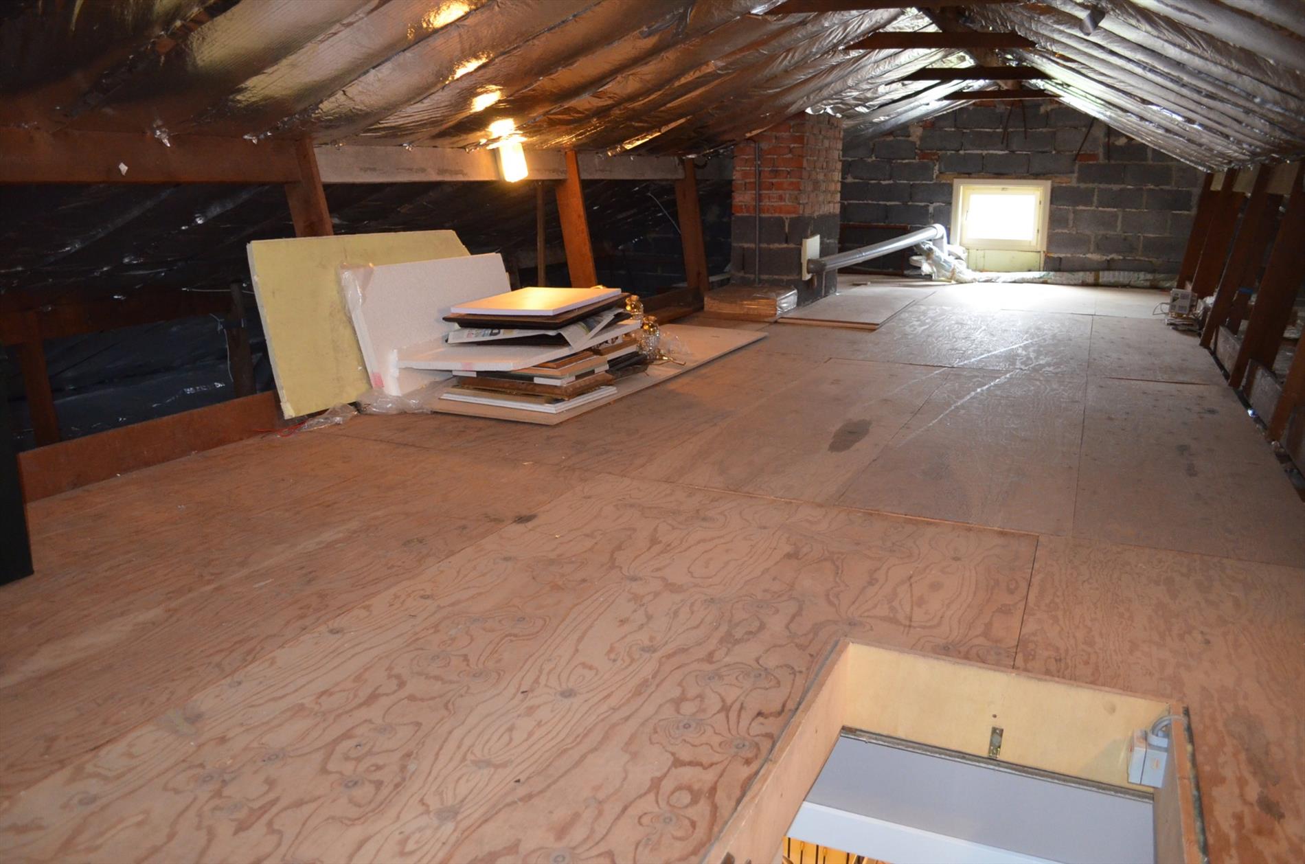 Gerenoveerde woning met 4 slpks én zonnepanelen (met stroomcertificaten!) rustig gelegen te Maldegem 